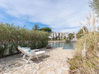 Acogedor chalet de 2 dormitorios con amarre de 12,5m, terraza y jardín en Empuriabrava - HISP-288-62 - Empuriabrava - 5