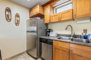 Nani Kai Hale 208- Beachfront 1 bedroom 2 bathroom condo, oceanview - Kihei - 2