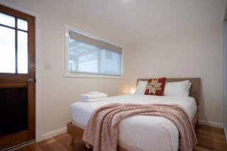 Modern Self Contained Unit Views Parking and WiFi - Kings Park - 7
