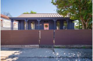 Stunning 3BR2BA Haven in Downtowns Heart - San Antonio - 0