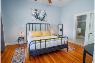 Stunning 3BR2BA Haven in Downtowns Heart - San Antonio - 1