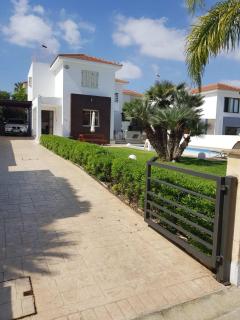 POSEIDONIA BEACH GARDENS - 8
