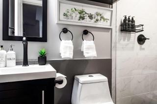 Centrally-Located Well-Decorated Solar-Powered - Washington - 7