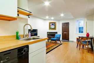 A Classy Corner of DC Minutes walk to Dupont Circle - 4