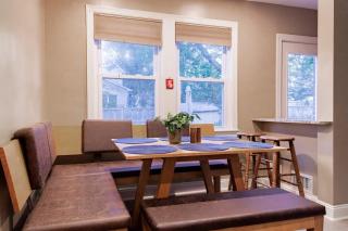 Pentagon City Homestay Parking available - 8