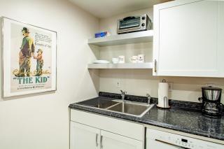 Stay Cozy in CoHi DC - 2