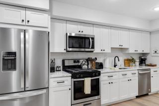 Excellent 2-BR Condo in Hip Area of DC - 3