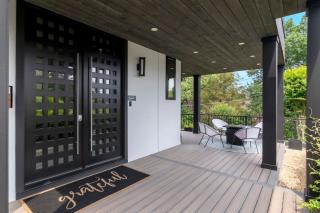 Top of The Hill Luxury Clarendon 4-BR Homestay - Arlington - 8