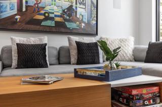 Top of The Hill Luxury Clarendon 4-BR Homestay - Arlington - 1