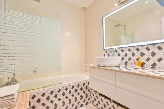 Beautiful 3 bdr apartment with garden close to Champs-Elysées - Neuilly-sur-Seine - 1