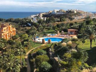 Penthouse Paradiso: 2BR Oasis in Casares del Sol - Casares - 5