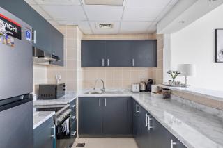 1BR flat close to famous The Els Club golf course - Dubai - 8
