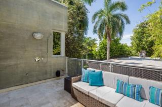 Contra House -Luxury Home With Pool - 6