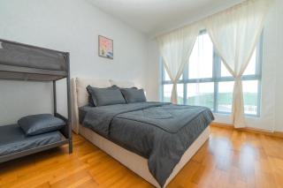 Teega Creamy INS Muji 2BR 6 pax w Balcony by Our Stay - Nusajaya - 8