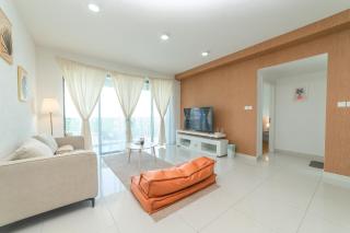 Teega Creamy INS Muji 2BR 6 pax w Balcony by Our Stay - Nusajaya - 3