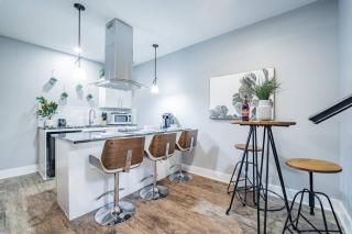 Contemporary 2BR2BA w-King - Den - Private Entry-Yard - Indianápolis - 6