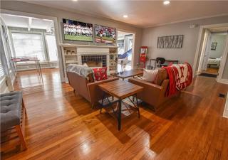 Sweet Home Alabama Sleeps 8 - 0