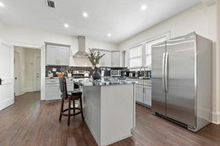 Modern Gem 2 Homes Rental Sleeps 10 - Mobile - 3