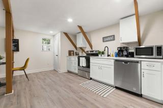 The Lily Pad Modern Cottage In The City - 8