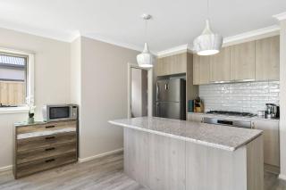 Brand new House close to shops in Dunes estate - Torquay - 7