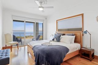 Absolute Bay Frontage with Open Fire and Spa Bath - Portarlington - 2