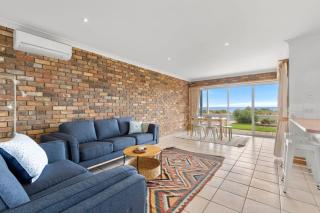 Absolute Bay Frontage with Open Fire and Spa Bath - Portarlington - 6