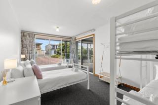 Absolute Bay Frontage with Open Fire and Spa Bath - Portarlington - 1