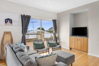 Cowrie House Ocean Views 500m to Beach - 9