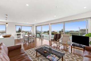 Penthouse Spectacular Ocean Views From Every Room - 4