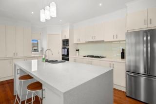 Stunning ocean views indoor spa and sun deck - 5