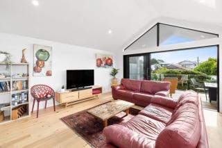 Surf and Sea Torquay 650m to beach - 9