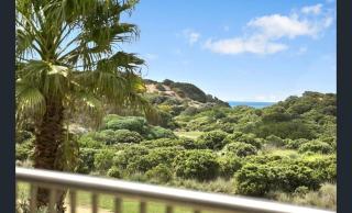 Absolute Beachfront Retreat on The Esplanade - Torquay - 8