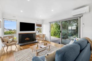 Torquay Springs with pool 600m to beach - 8