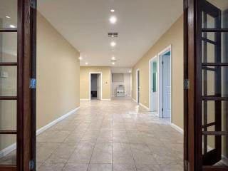 City Retreat for 8 with Spacious Rooms - Hobart - 9