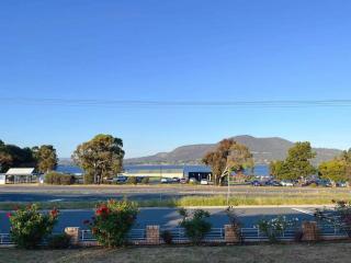 Rose Retreat with Water Front view at Montrose - Rosetta - 1