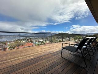 Skyline Serenity House - Close to city and airport - 9