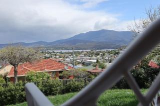 Skyline Serenity Lower - Close to city and airport - 2