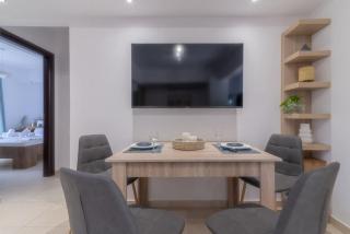 Citrea Stylish House with Garden near Beach - 2