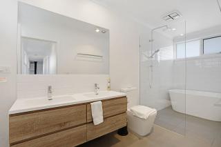 The Dolphin Cottage - 250m to bay beach - 2