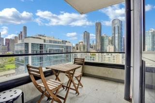 Central 15th floor Apt near Flagstaff & QV Market - Melbourne - 3