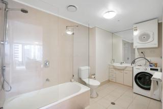 Spacious&Cozy 2 bedroom City Point Melbourne Apt - 1