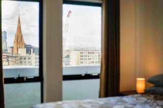 Panoramic View CBD 1 Bed Apt +OFFICE (Collins) - 2