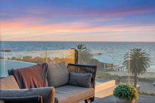 Stylish Bay-Side Executive Apt w parking - 4