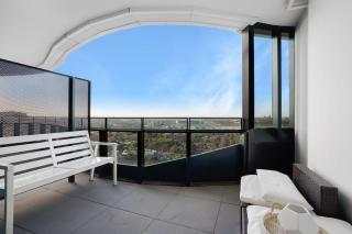 Victoria Square - Central Footscray InnerUrban Apt - 9
