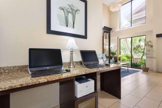 La Quinta by Wyndham Bonita Springs Naples North - 5