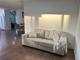 Four bedroom large family home close to Ipswich city - 2