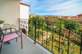 Apartments Karolina with Balcony - Baška (Bescanuova) - 7
