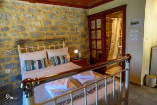 Panorama - Unique Beachfront Stone House At Alipa-Mani - 7