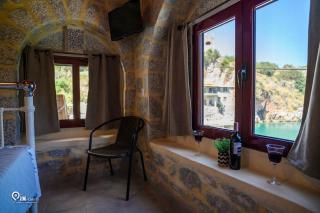 Panorama - Unique Beachfront Stone House At Alipa-Mani - 6