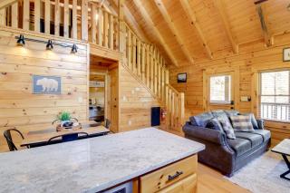 1 Mi to Island in Pigeon Forge Hot Tub Haven! - 1